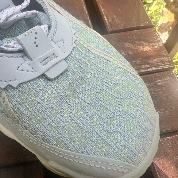 Size 10 adidas Dame 7 Christmas Pack is a special edition sneaker - Picture 7 of 13